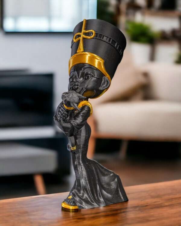 Figurina Nefertiti ținând în brate o pisică - imagine 6