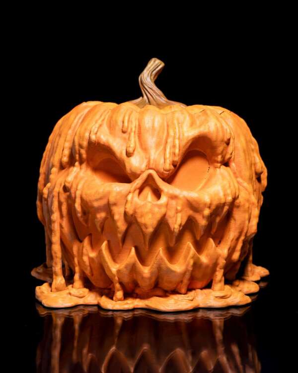 Melting Pumpkin Candy Dispenser - imagine 2