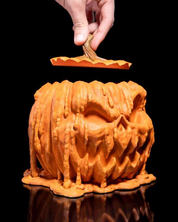 Melting Pumpkin Candy Dispenser - imagine 5