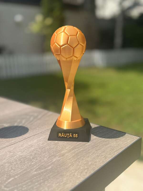 Cupă personalizată cu numele tău, minge fotbal, înălțime 25cm, bază 10cm - imagine 13