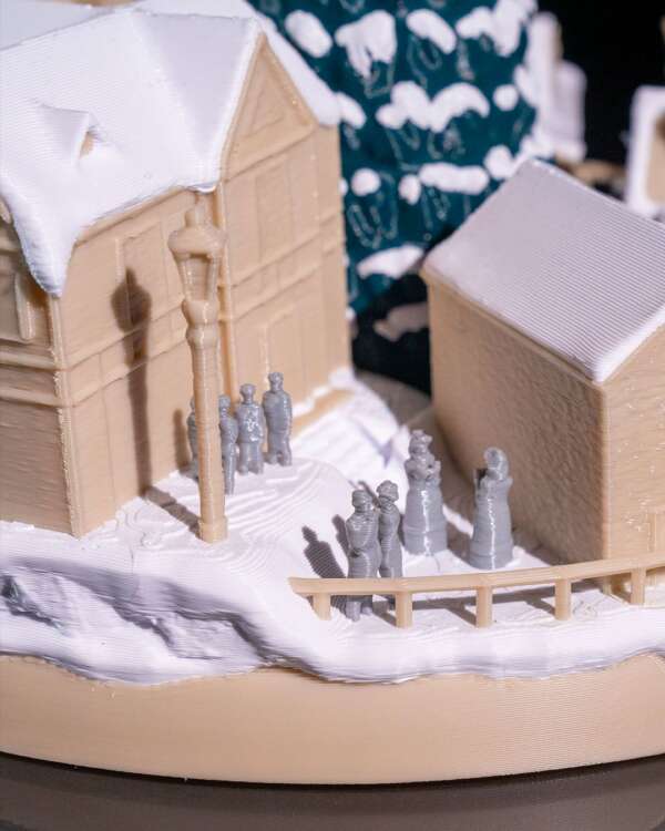 Snowy Christmas Village - imagine 8