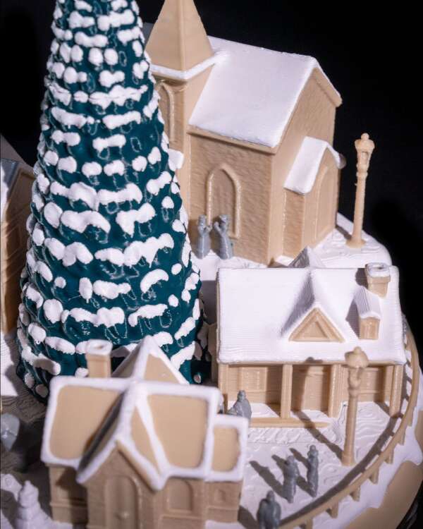 Snowy Christmas Village - imagine 9