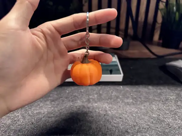 Halloween Pumpkin Keychain - imagine 2
