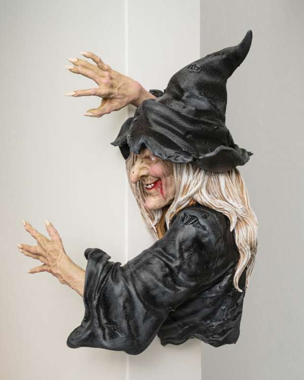 Sneaky Witch - imagine 3