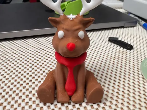 Sitting Christmas Reindeer - imagine 3
